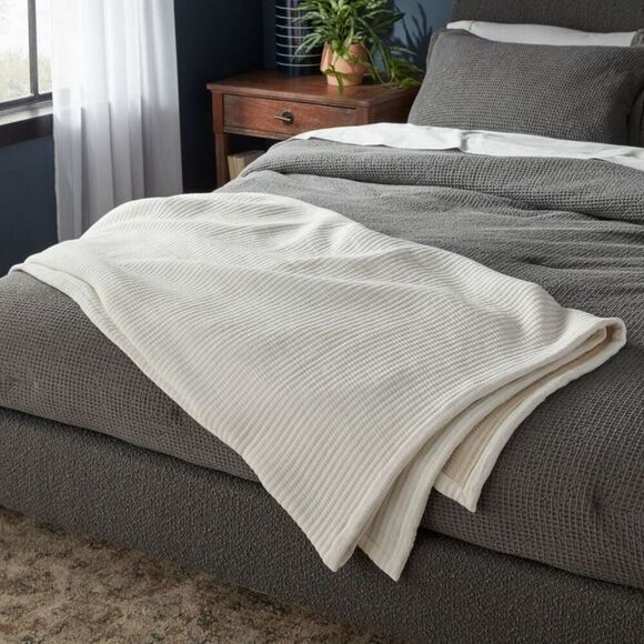 Threshold - Matelasse Throw Bed Blanket Oversized 92 Ivory - Picture 3 of 4